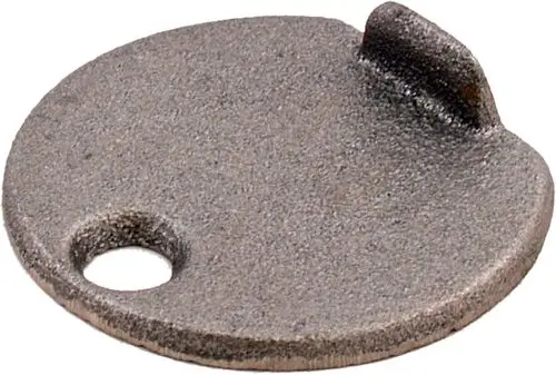 Metallischer Deckel mit rundem Design und einem Ausschnitt, passend für Kesseltüren. Hergestellt von Wolf für sichere und zuverlässige Anwendungen.